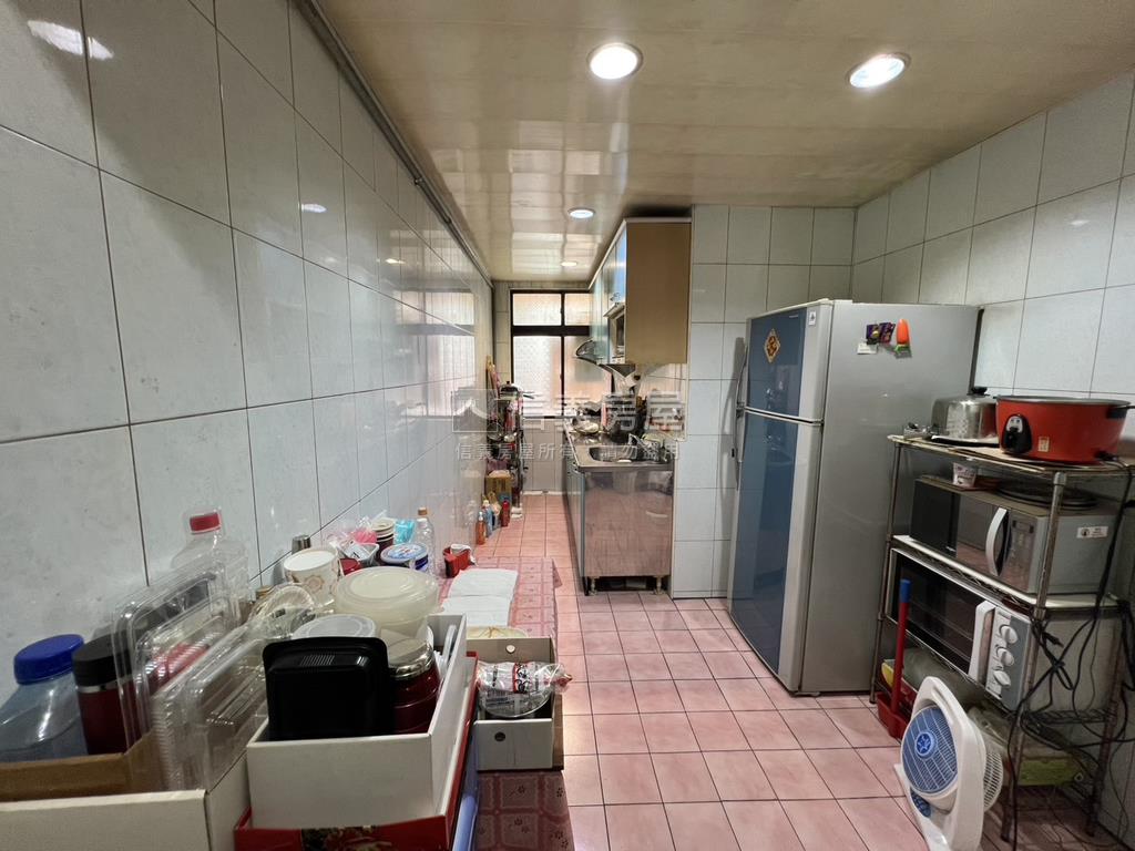 中和中正邊間二樓美寓房屋室內格局與周邊環境