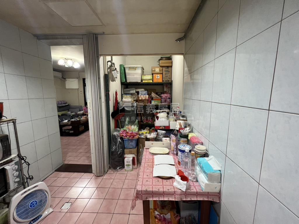 中和中正邊間二樓美寓房屋室內格局與周邊環境
