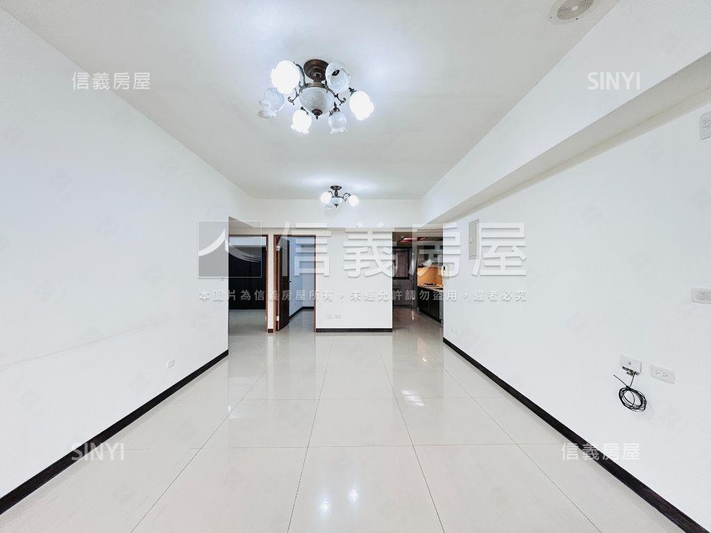 捷運Ａ１７對面３房房屋室內格局與周邊環境