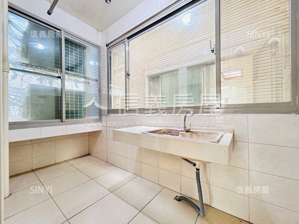 捷運Ａ１７對面３房房屋室內格局與周邊環境