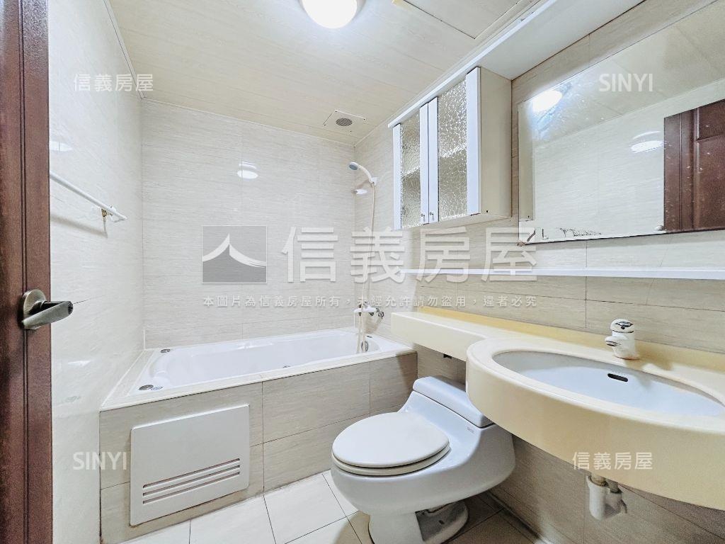 捷運Ａ１７對面３房房屋室內格局與周邊環境