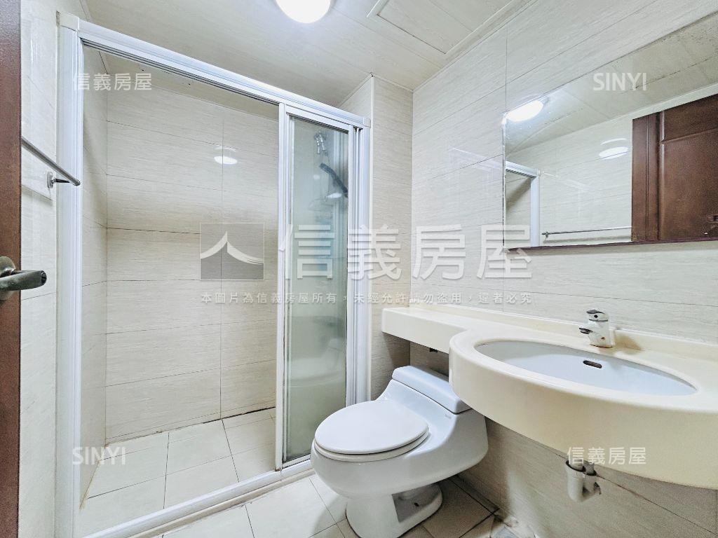 捷運Ａ１７對面３房房屋室內格局與周邊環境