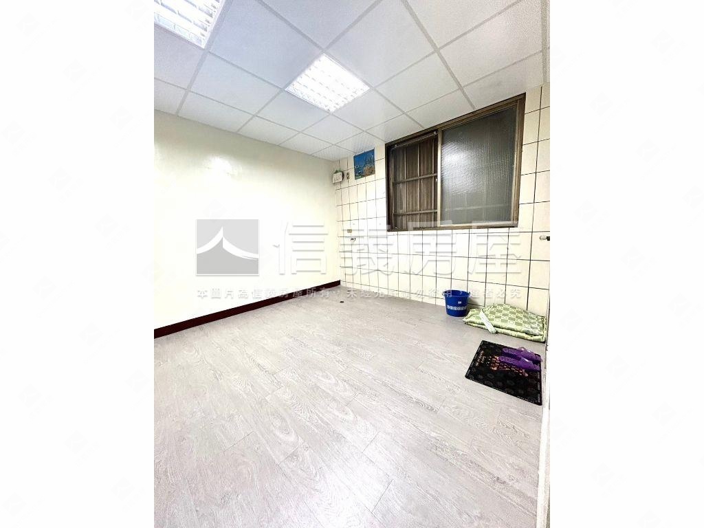 近火車站大面寬透店房屋室內格局與周邊環境