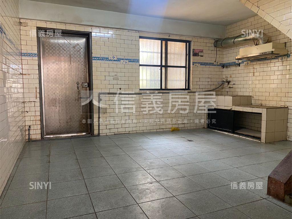 五權南路一樓優質店面房屋室內格局與周邊環境