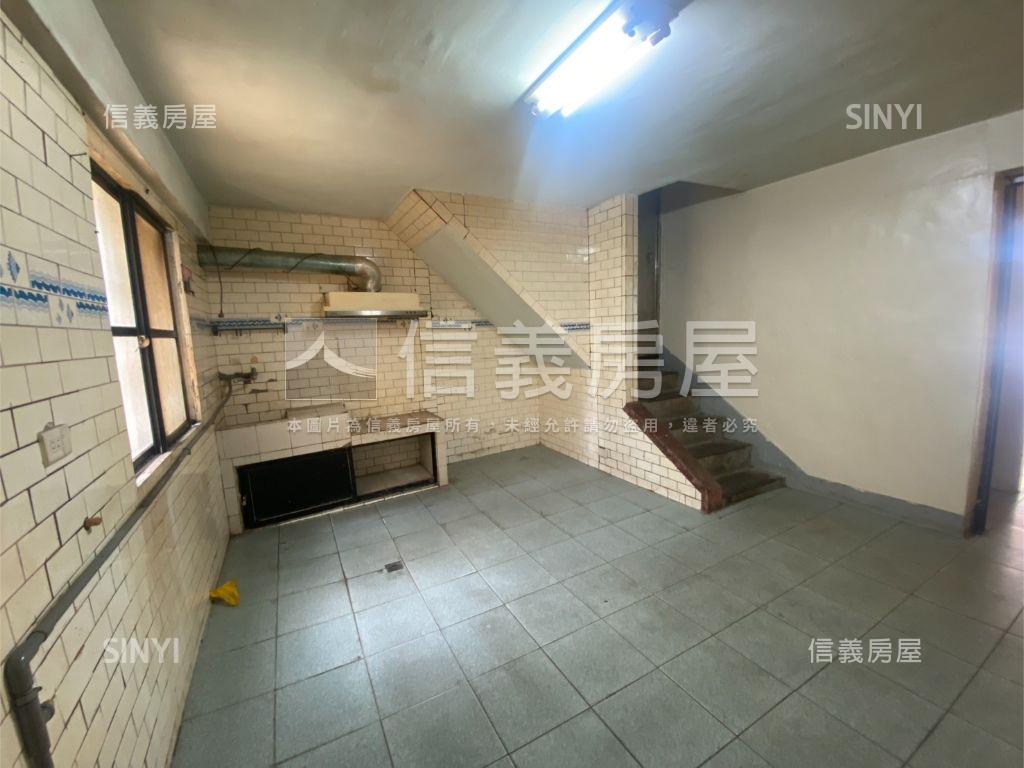 五權南路一樓優質店面房屋室內格局與周邊環境