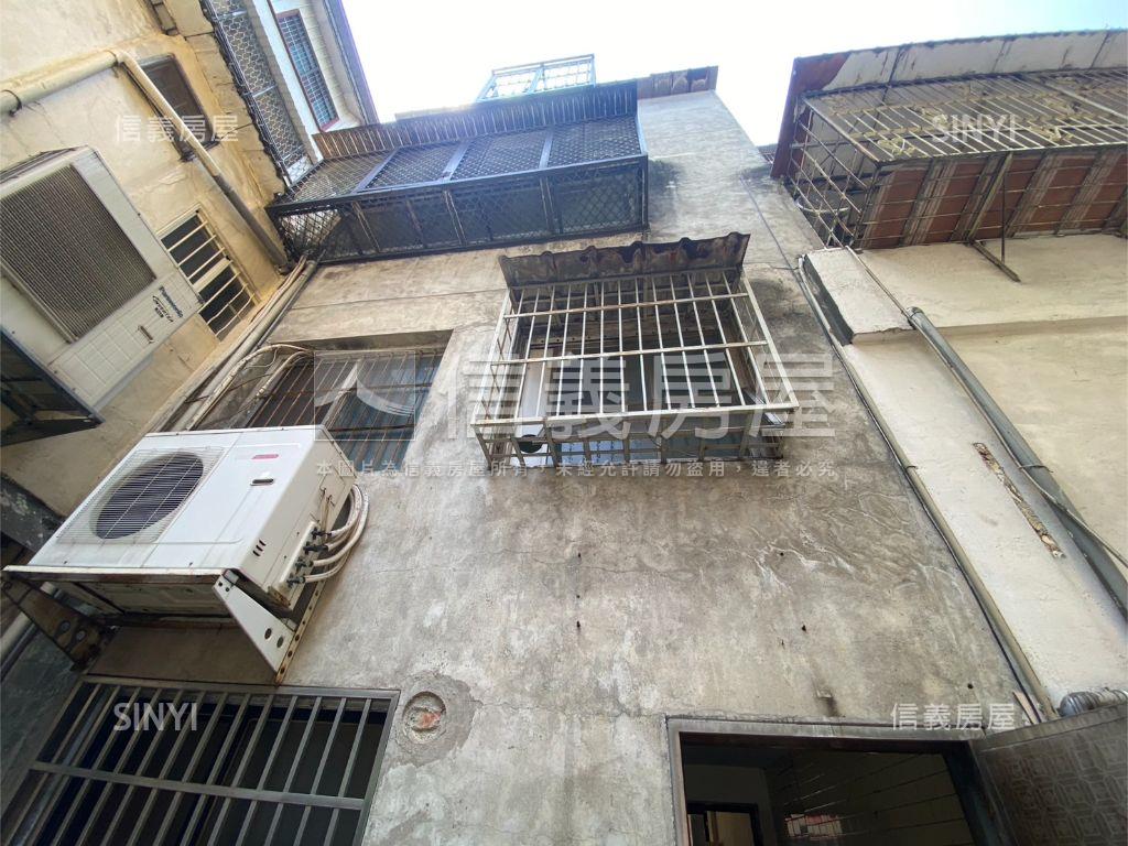 五權南路一樓優質店面房屋室內格局與周邊環境