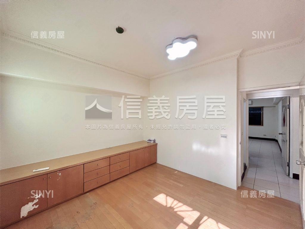 低總價三房有平面車位房屋室內格局與周邊環境