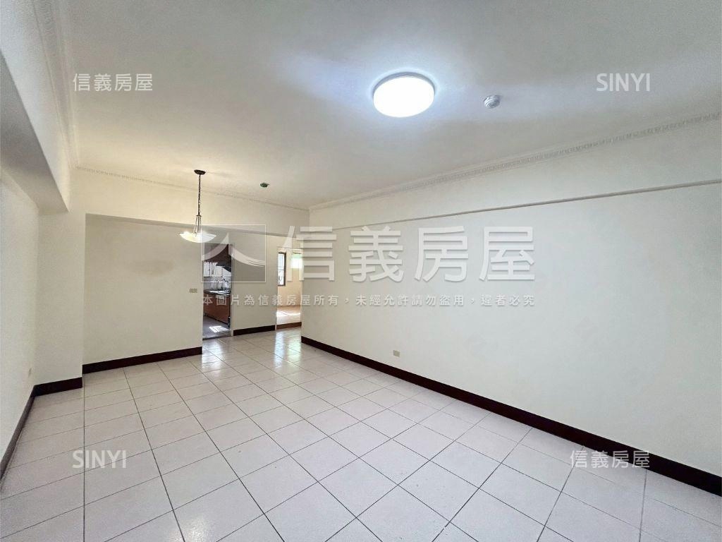 低總價三房有平面車位房屋室內格局與周邊環境