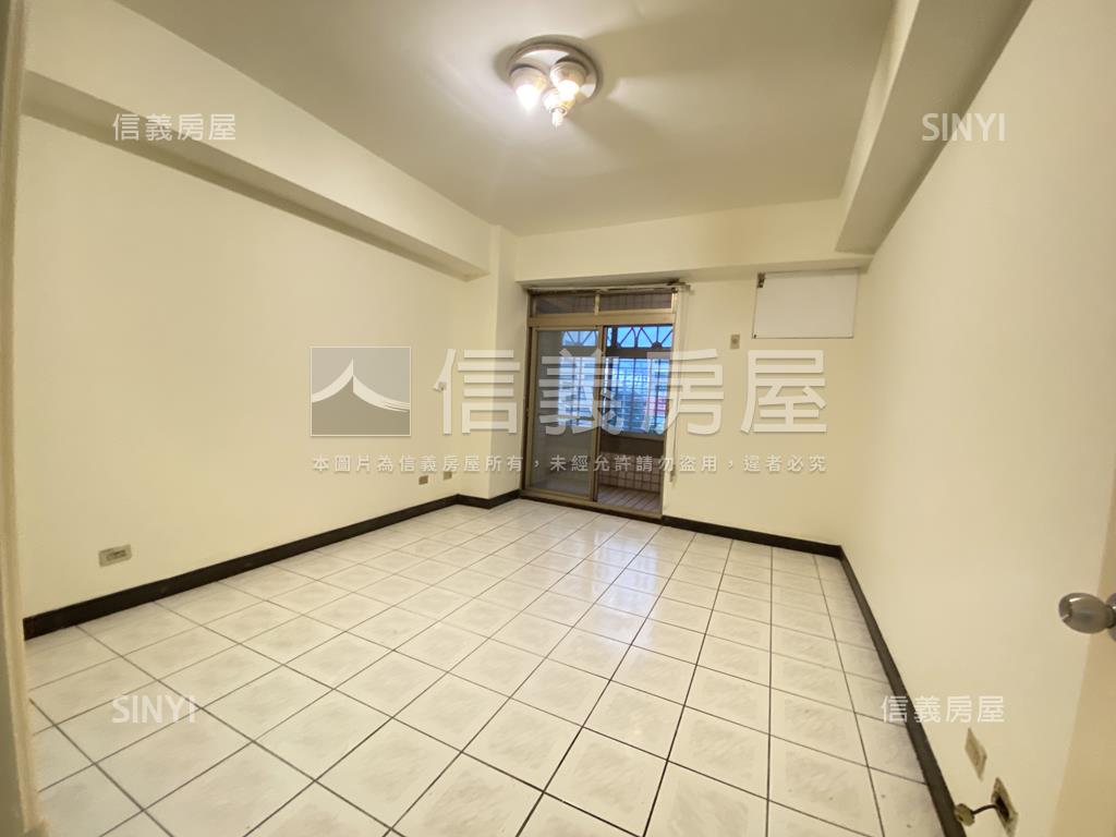 西屯～中康街４房＋車位房屋室內格局與周邊環境