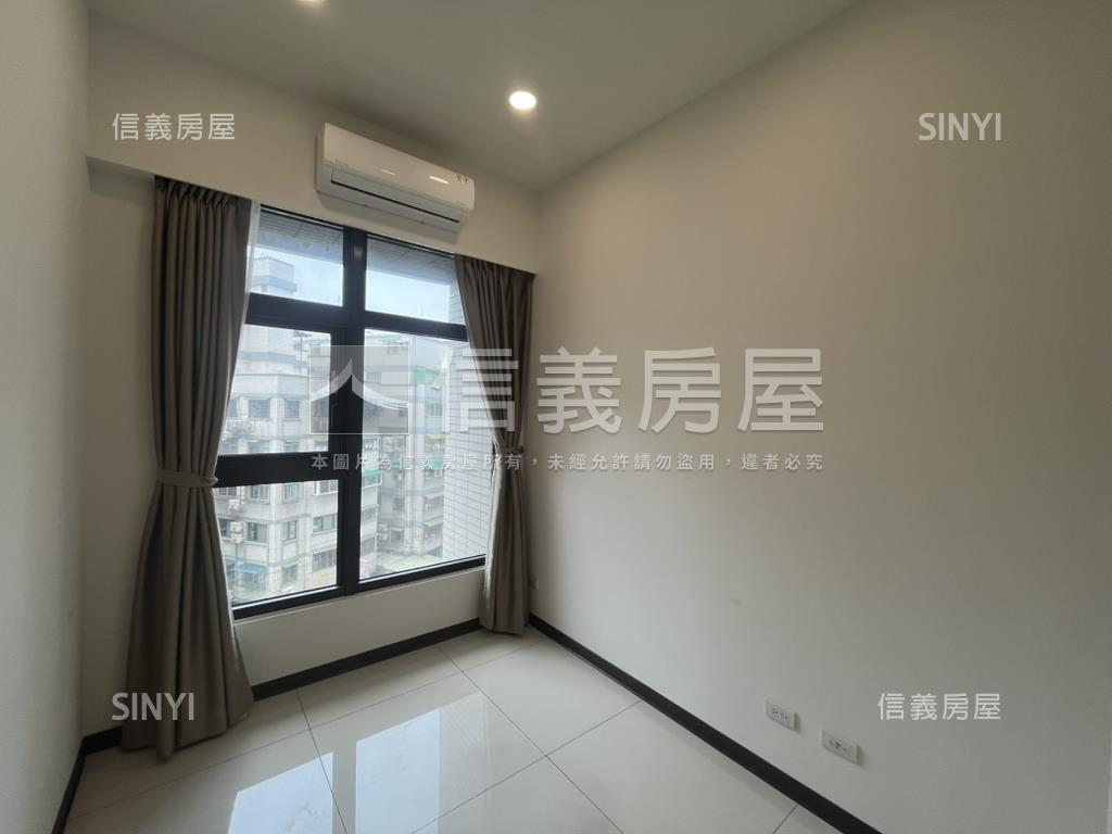 輕奢暖白．質感兩房房屋室內格局與周邊環境