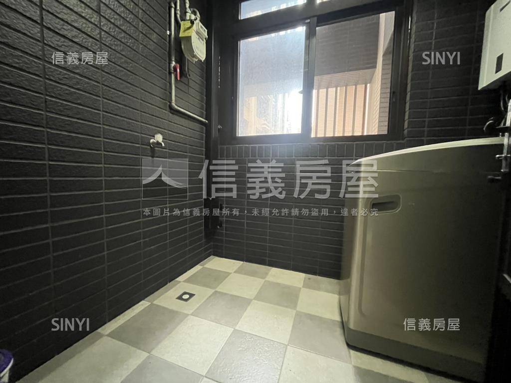 輕奢暖白．質感兩房房屋室內格局與周邊環境