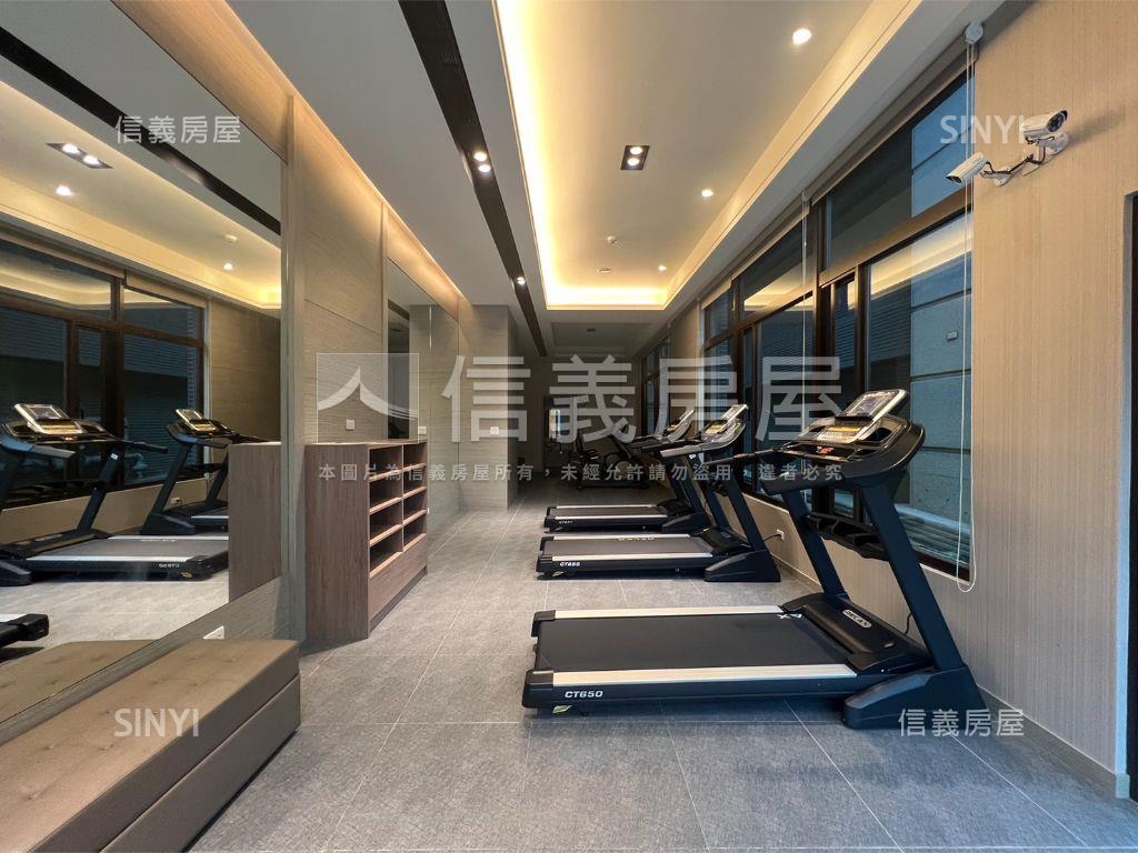 輕奢暖白．質感兩房房屋室內格局與周邊環境