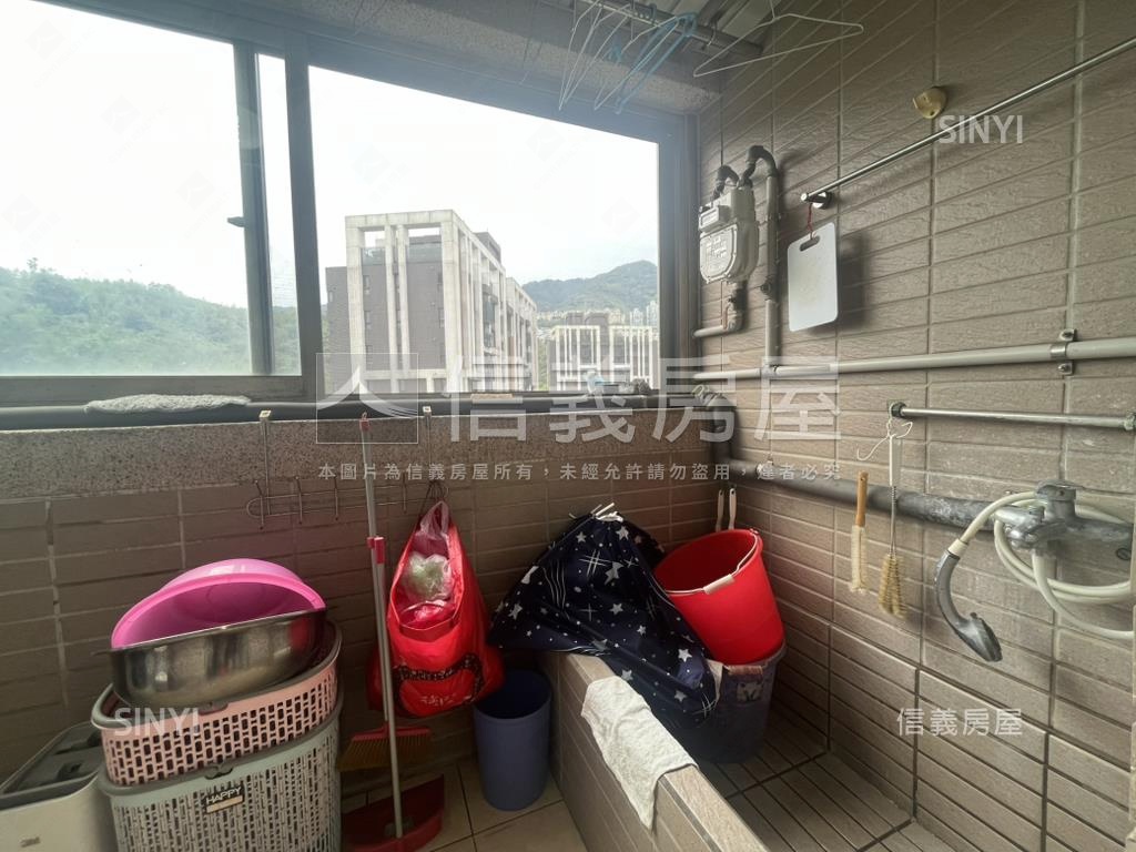 帝寶花園珍藏高樓３房車位房屋室內格局與周邊環境