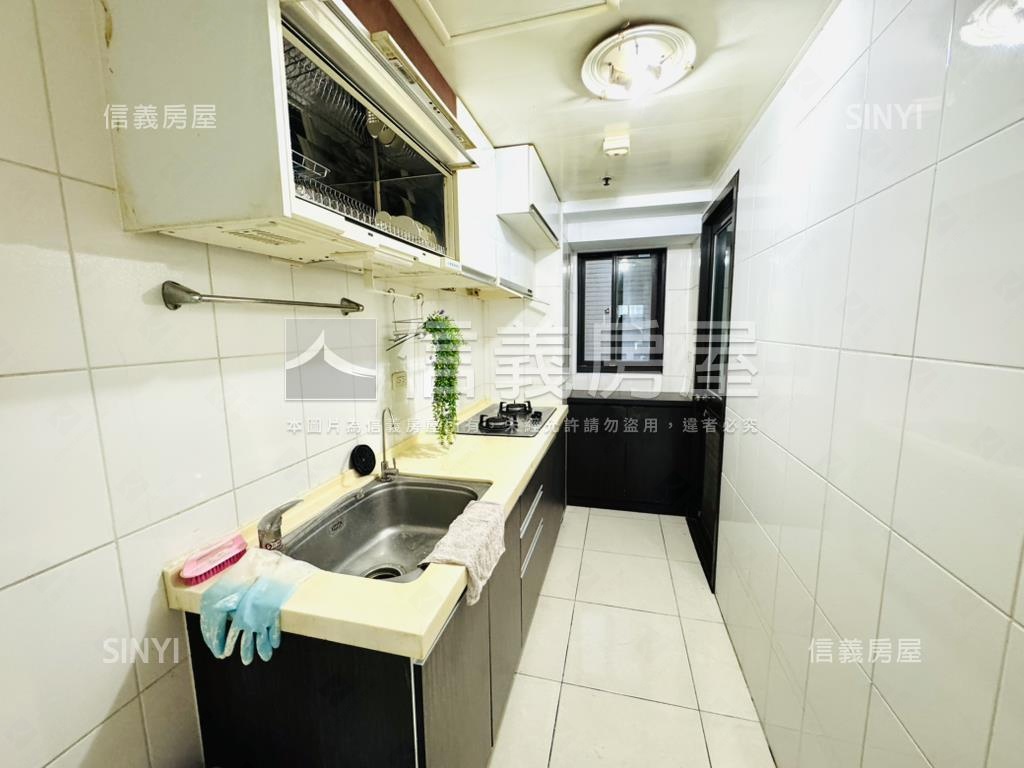 美麗歐洲高樓明亮三房車位房屋室內格局與周邊環境