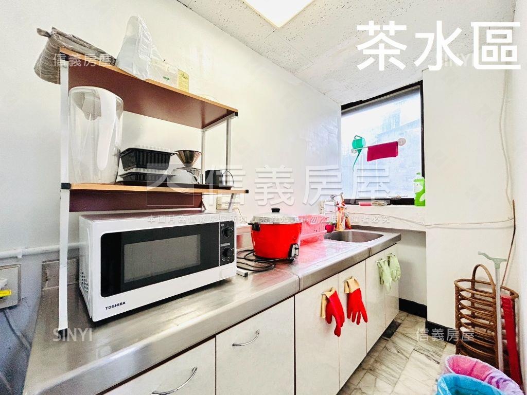 松江南京住辦大樓有２車位房屋室內格局與周邊環境