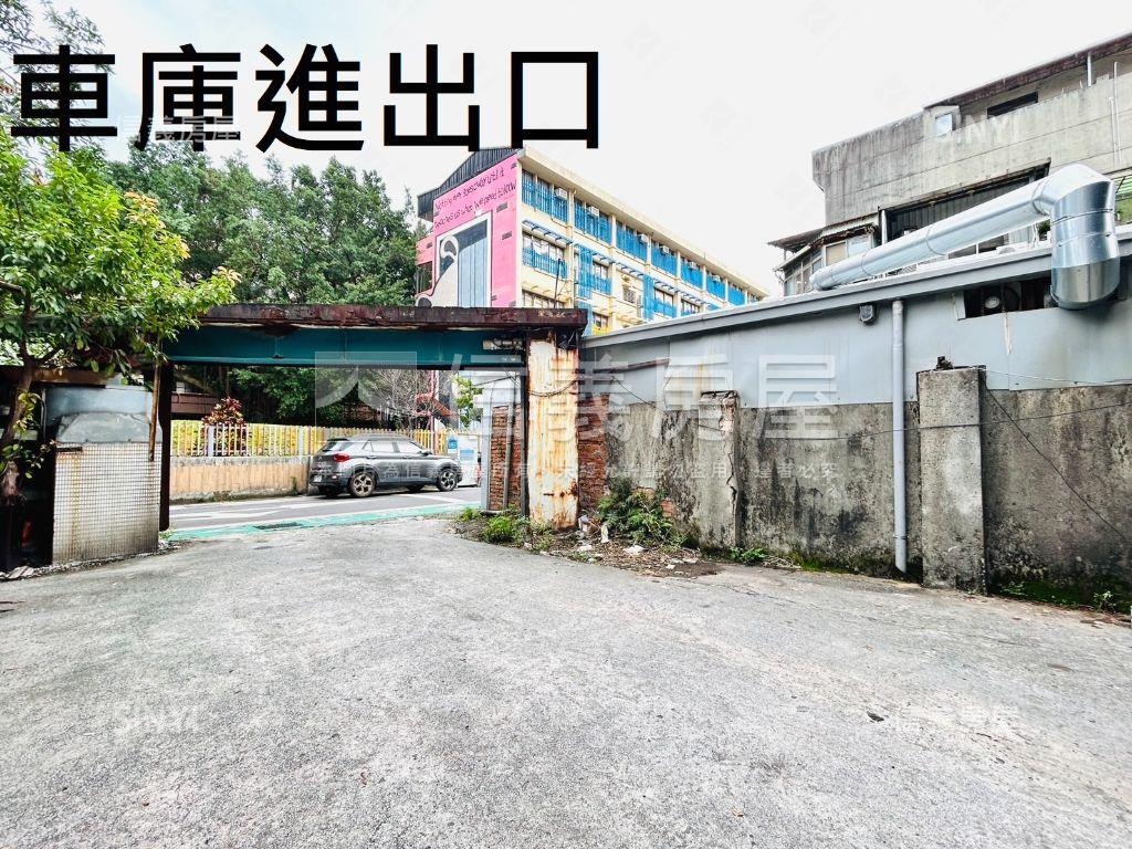 松江南京住辦大樓有２車位房屋室內格局與周邊環境