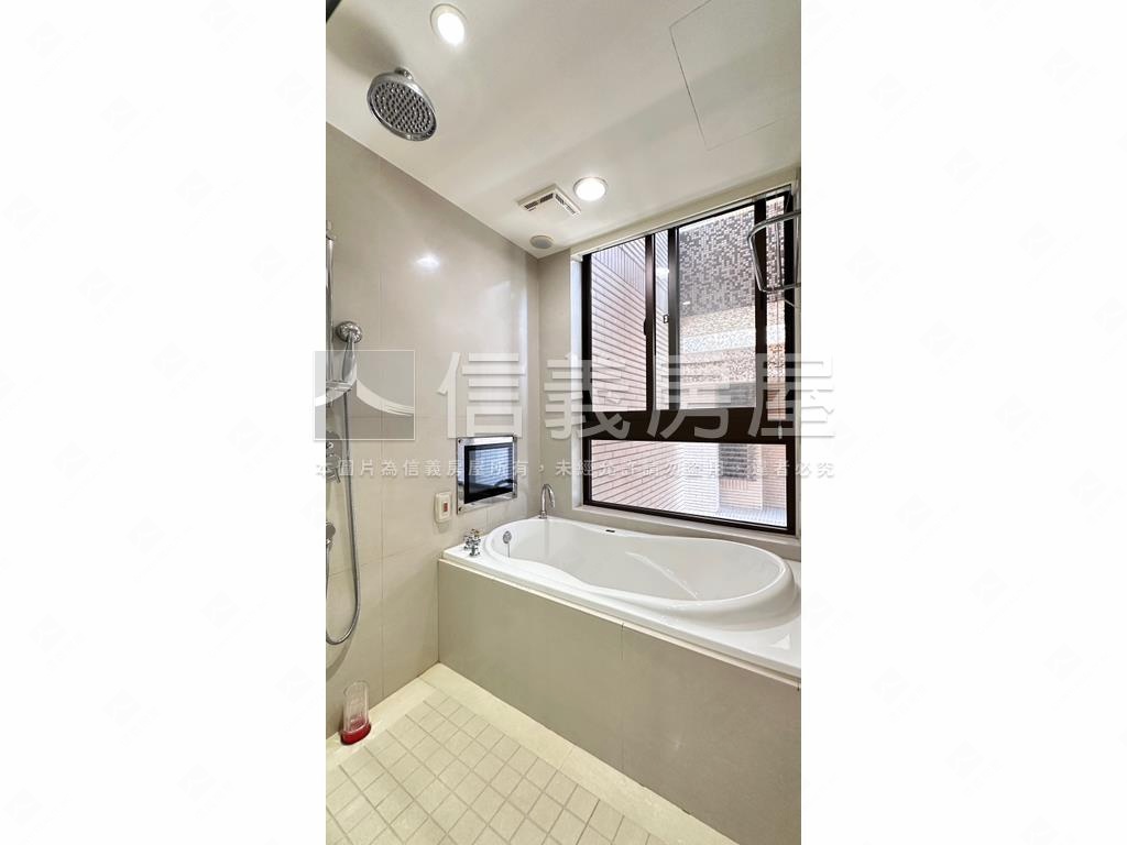 水世紀山河美景豪邸房屋室內格局與周邊環境