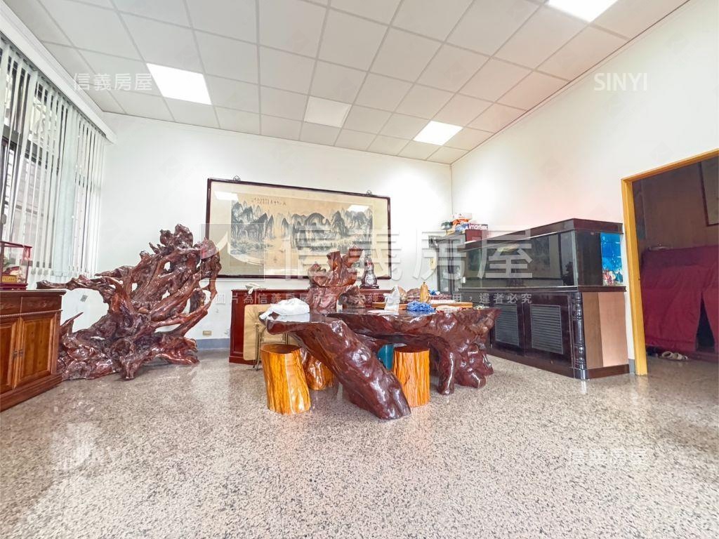 華鳳特區鎮北國小邊間透天房屋室內格局與周邊環境