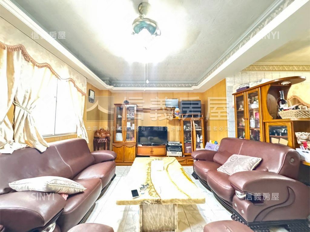 華鳳特區鎮北國小邊間透天房屋室內格局與周邊環境