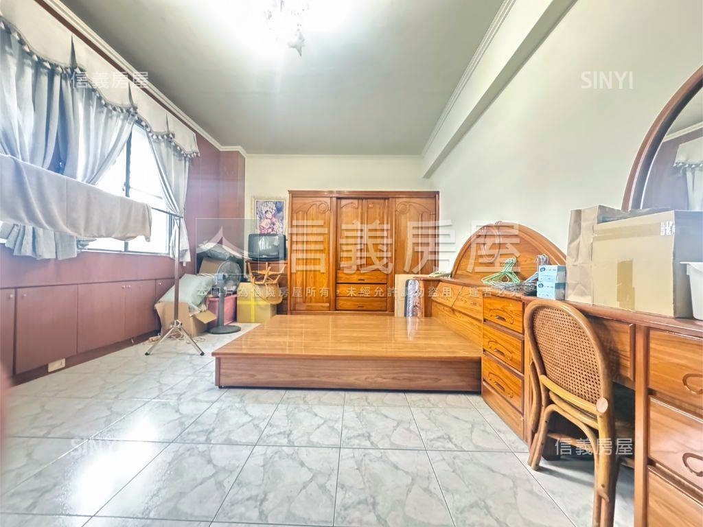 華鳳特區鎮北國小邊間透天房屋室內格局與周邊環境