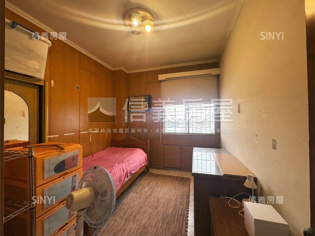 華鳳特區鎮北國小邊間透天房屋室內格局與周邊環境