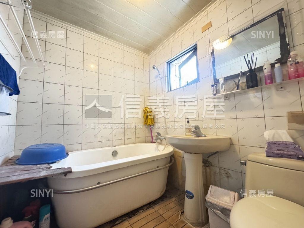 華鳳特區鎮北國小邊間透天房屋室內格局與周邊環境