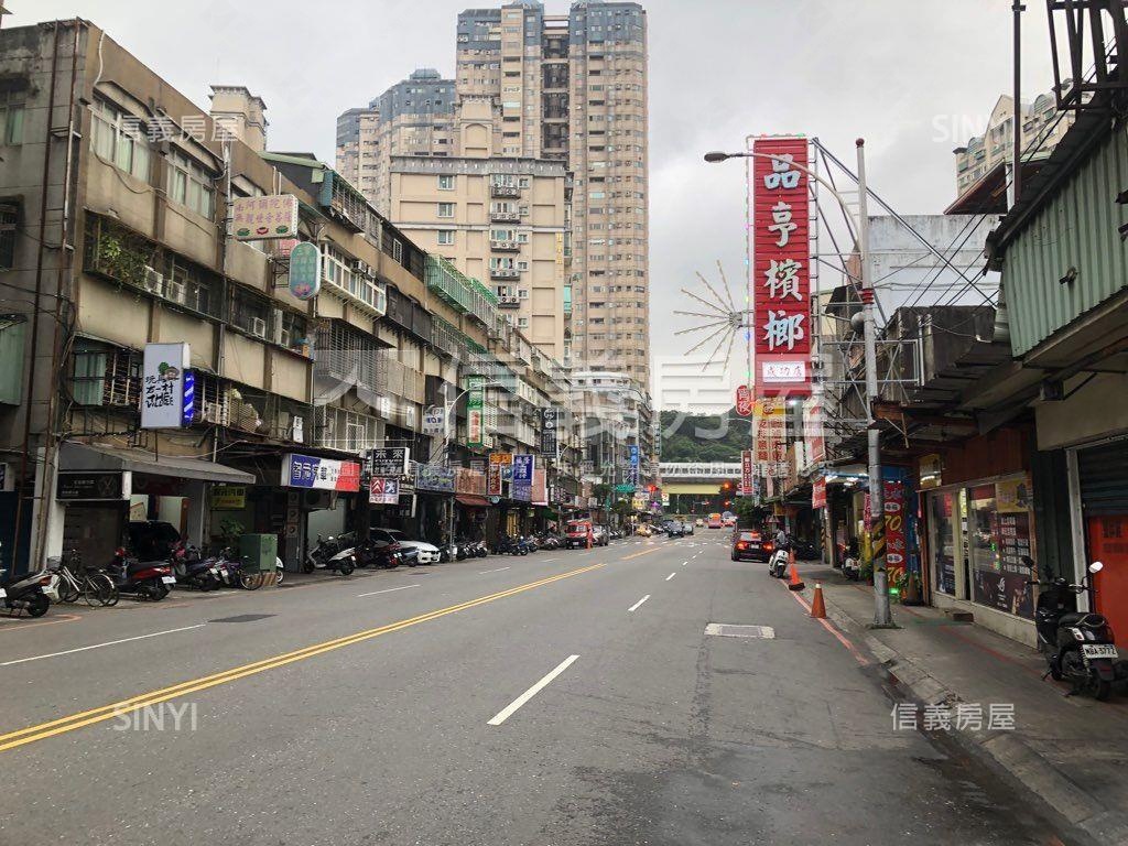 正成功路黃金店面房屋室內格局與周邊環境