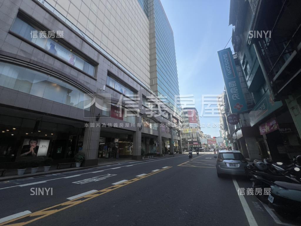 新光三越旁收租邊間店面房屋室內格局與周邊環境