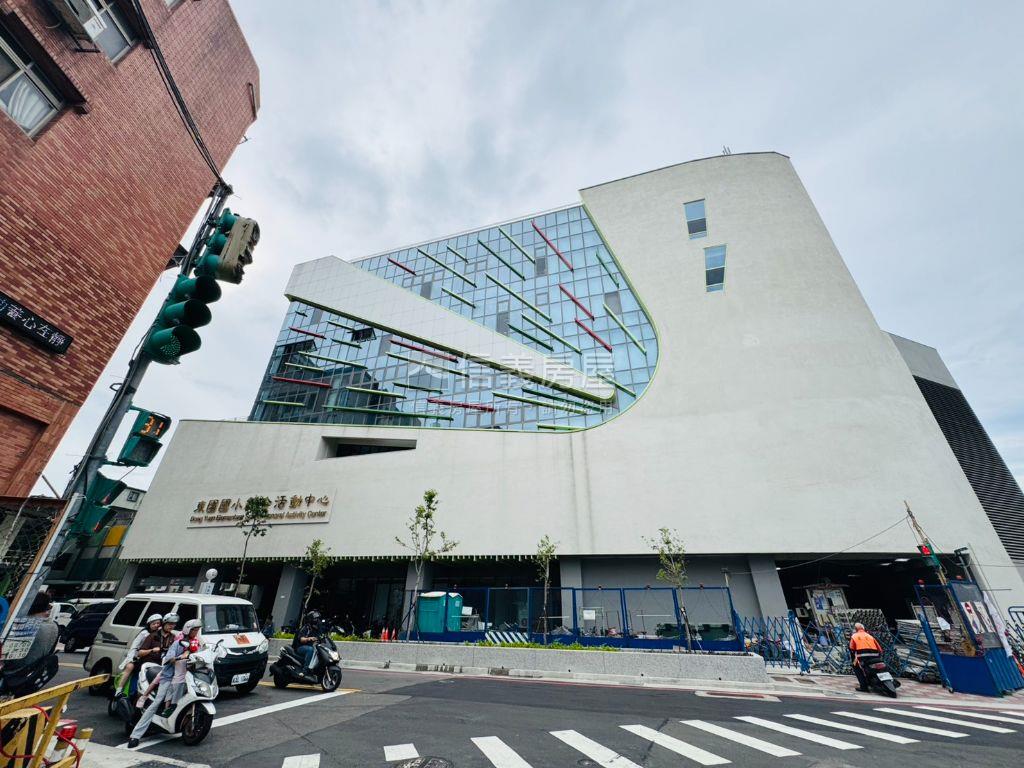 萬大路角間全聯金店面房屋室內格局與周邊環境