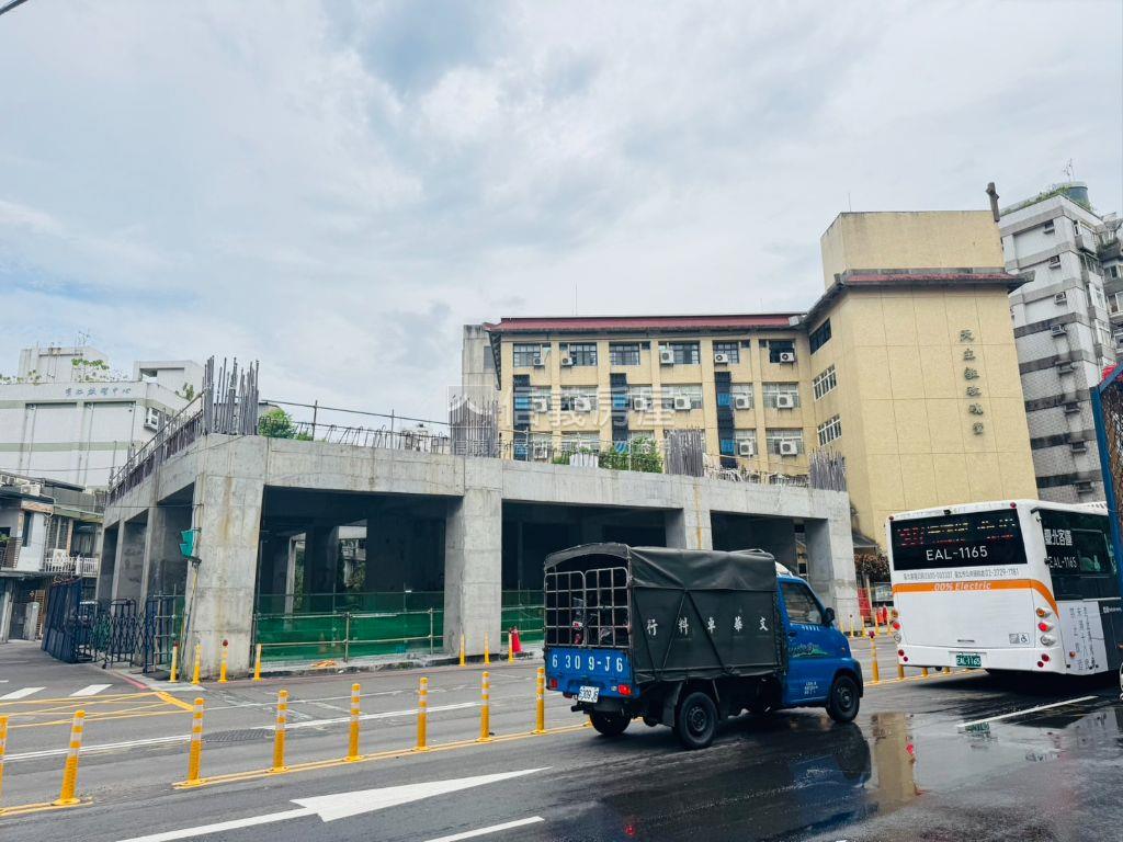 萬大路角間全聯金店面房屋室內格局與周邊環境