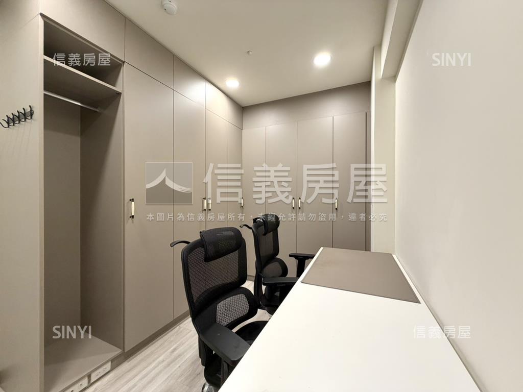 潤隆稀有露台質感兩房車位房屋室內格局與周邊環境