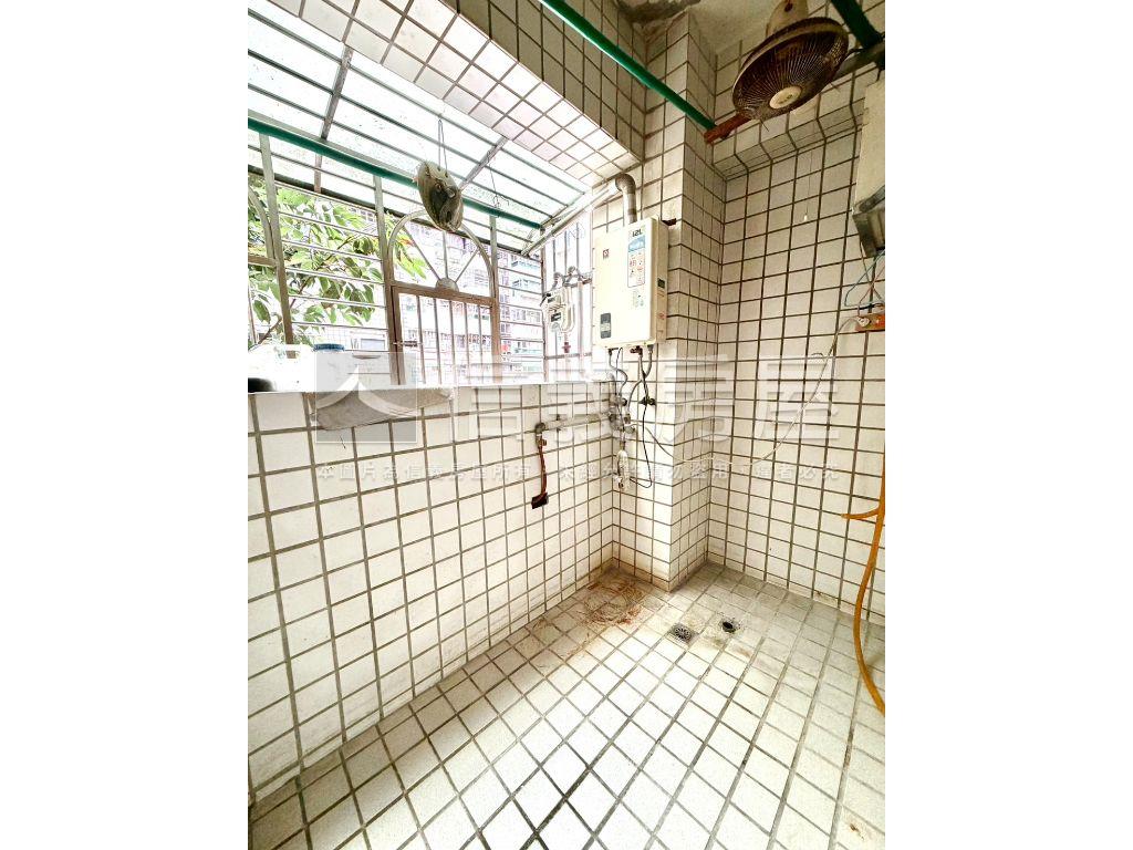 稀有釋出香榭巴黎河景４房房屋室內格局與周邊環境