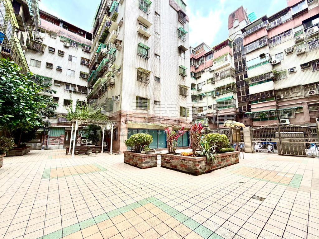 稀有釋出香榭巴黎河景４房房屋室內格局與周邊環境