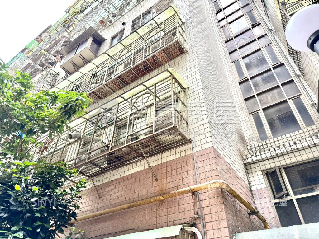 稀有釋出香榭巴黎河景４房房屋室內格局與周邊環境