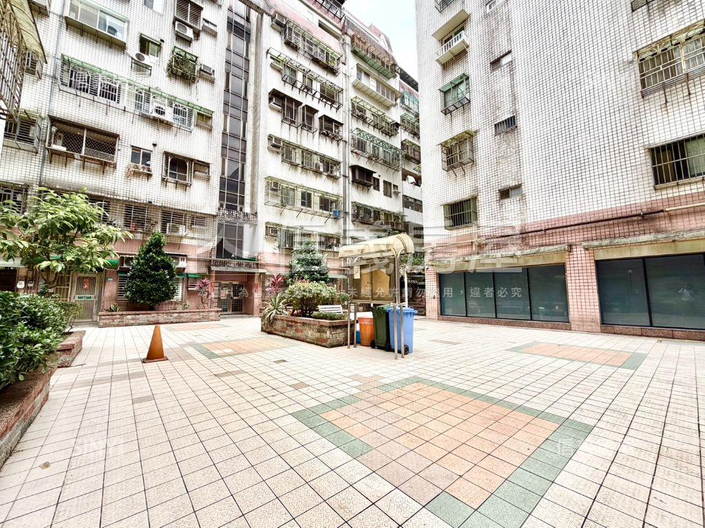 稀有釋出香榭巴黎河景４房房屋室內格局與周邊環境