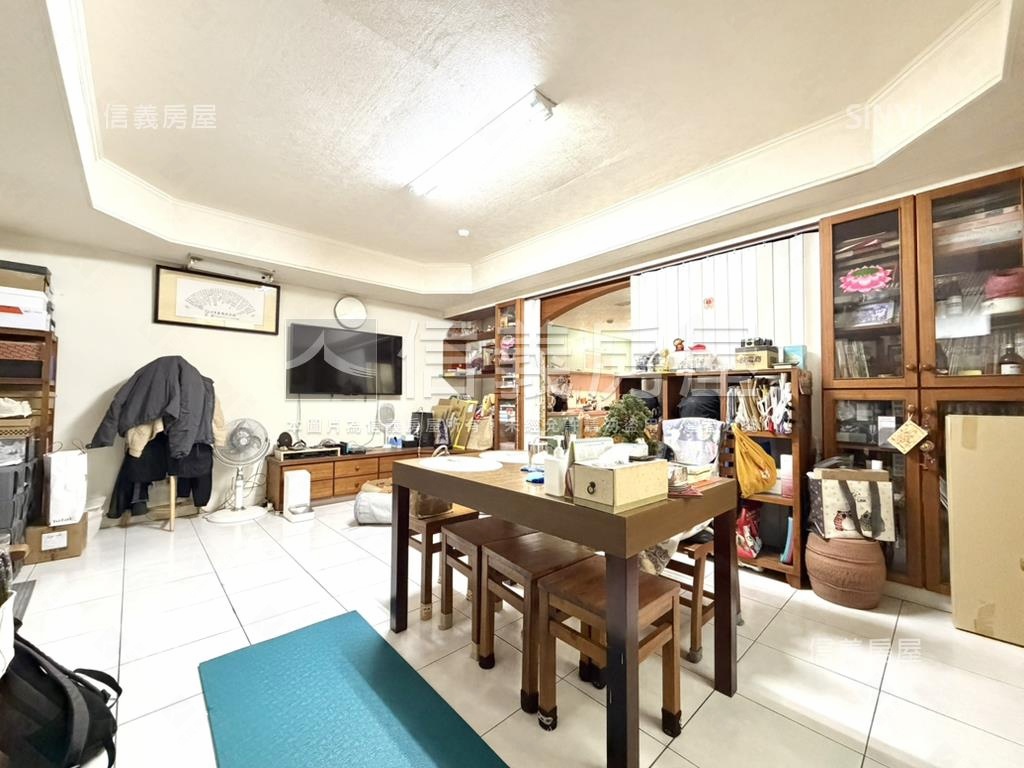 稀有學區三房車位房屋室內格局與周邊環境