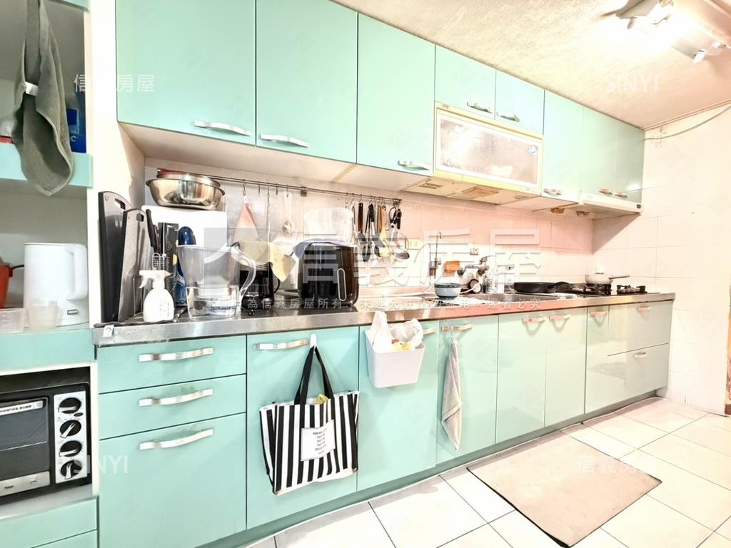 稀有學區三房車位房屋室內格局與周邊環境