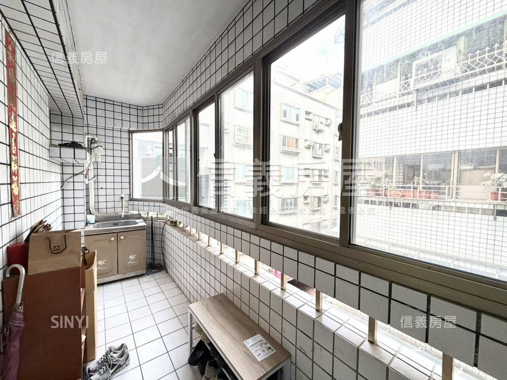 稀有學區三房車位房屋室內格局與周邊環境