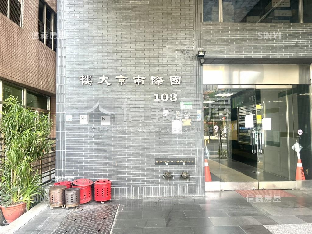 辦公大樓稀有坡平車位房屋室內格局與周邊環境