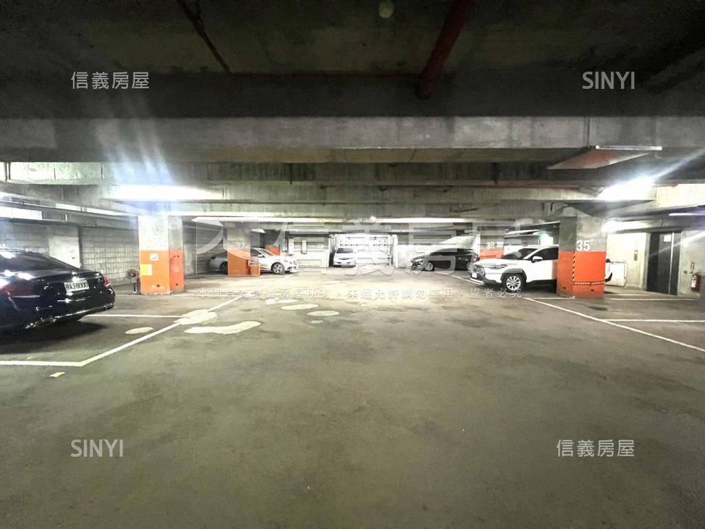辦公大樓稀有坡平車位房屋室內格局與周邊環境