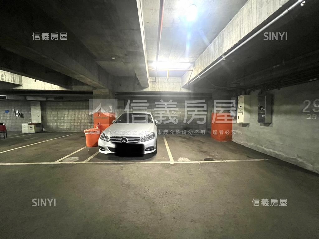 辦公大樓稀有坡平車位房屋室內格局與周邊環境