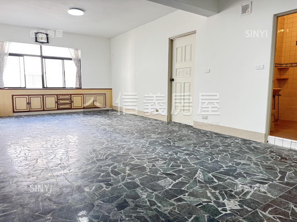 市政府．成家亮麗清新三房房屋室內格局與周邊環境