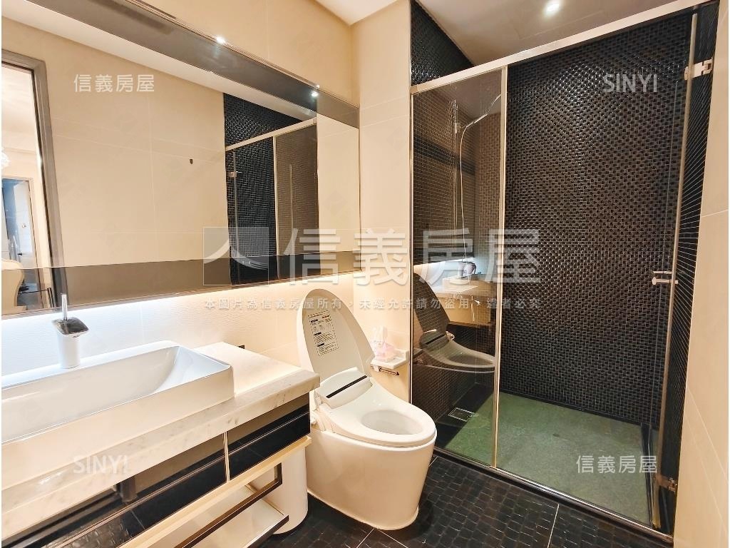天峰。裝潢高樓雙平車豪邸房屋室內格局與周邊環境