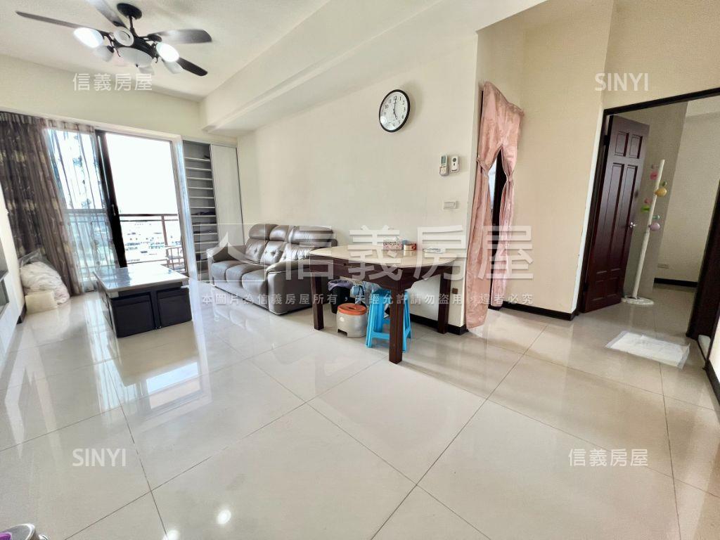 佑睿首薈三房平面車位房屋室內格局與周邊環境