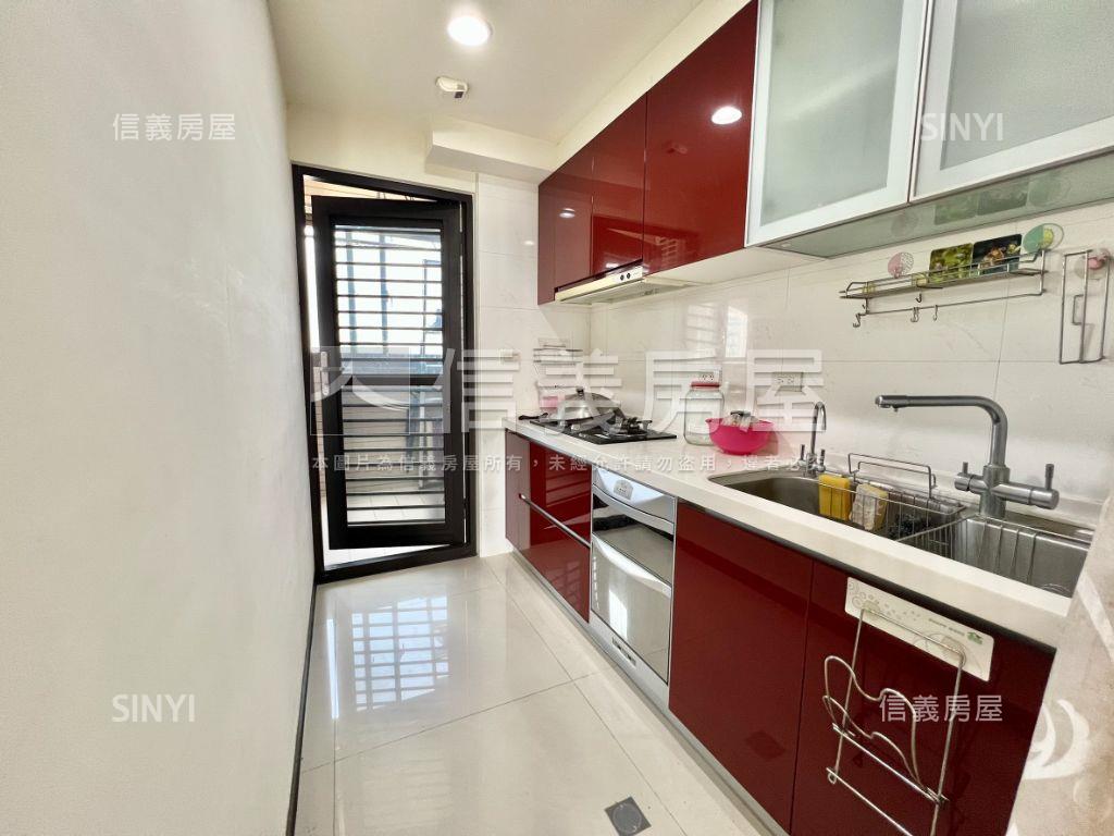 佑睿首薈三房平面車位房屋室內格局與周邊環境