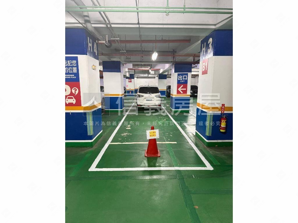 萬象之都車位２房屋室內格局與周邊環境