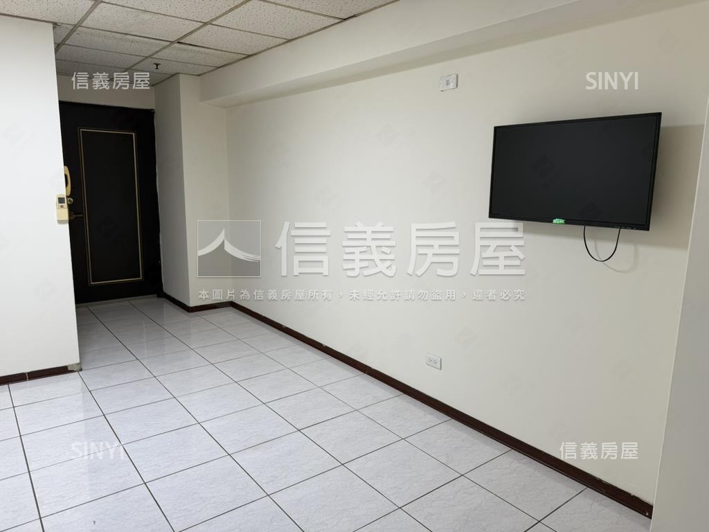 城市經典套房陽台屋主誠售房屋室內格局與周邊環境