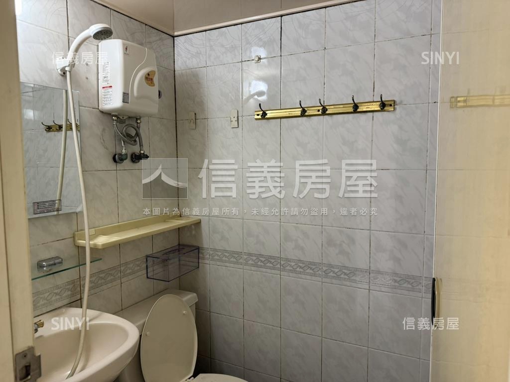 城市經典套房陽台屋主誠售房屋室內格局與周邊環境