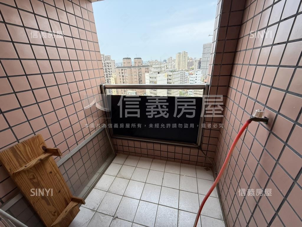 城市經典套房陽台屋主誠售房屋室內格局與周邊環境