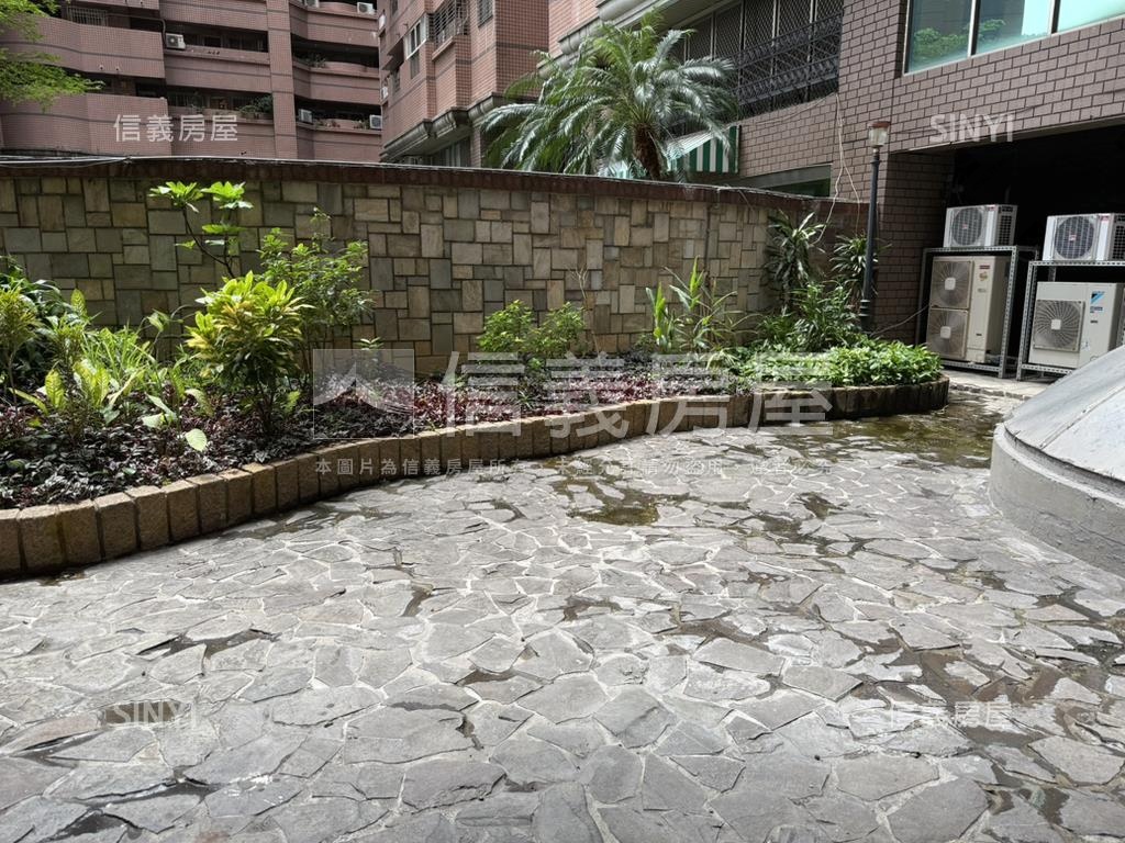 城市經典套房陽台屋主誠售房屋室內格局與周邊環境